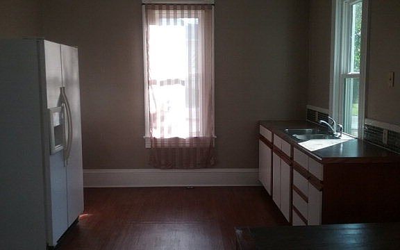 4th image of 457 Burns St