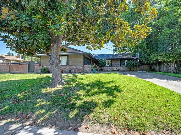 2nd image of 1026 W El Camino Ave