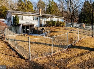 670 N Hokendauqua Dr, Bath, PA 18014