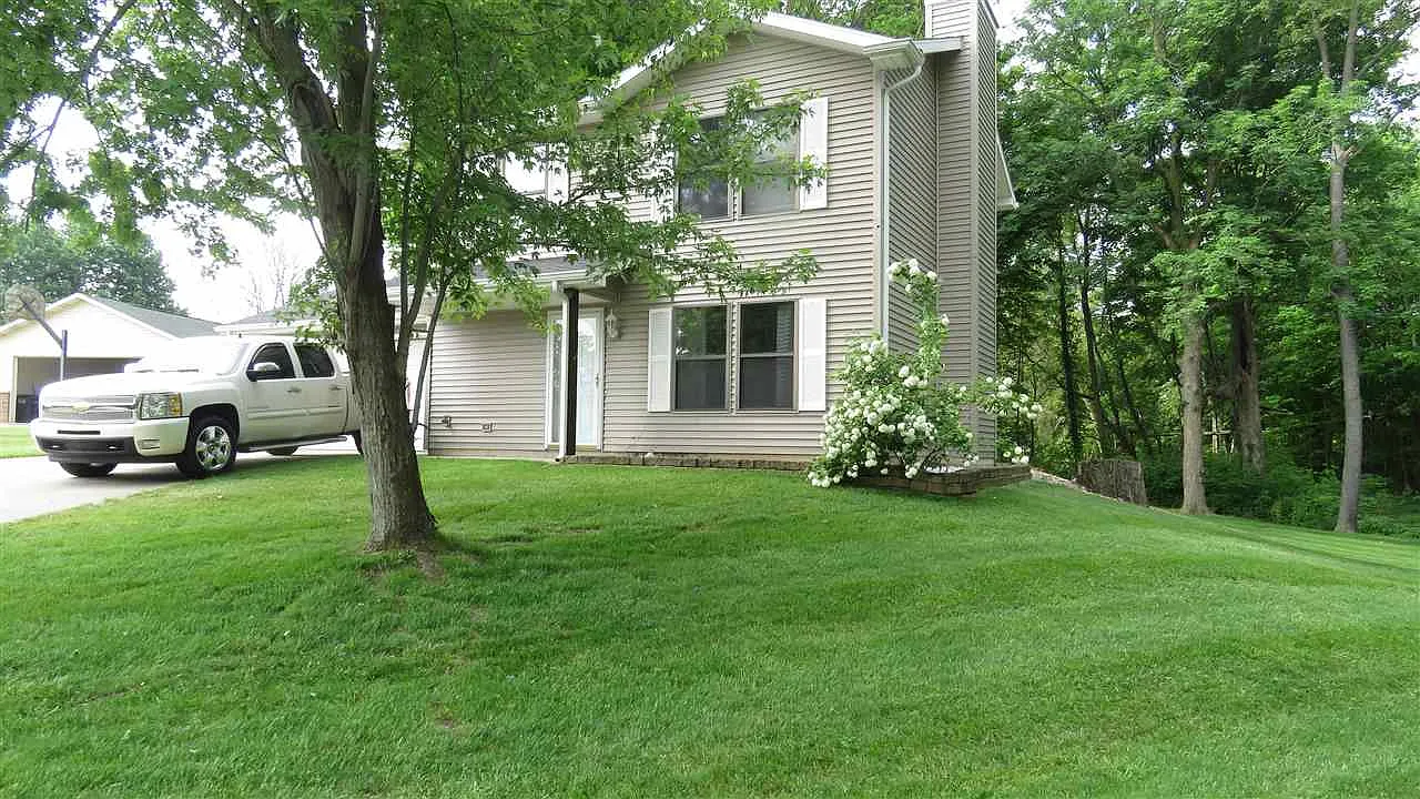 1105 Woodland Dr photo 1
