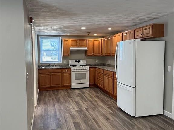2nd image of 144 Broad St #4