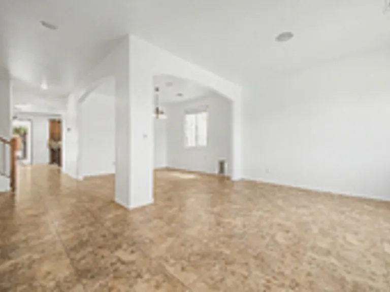 4947 E Odessa Dr — Photo 3