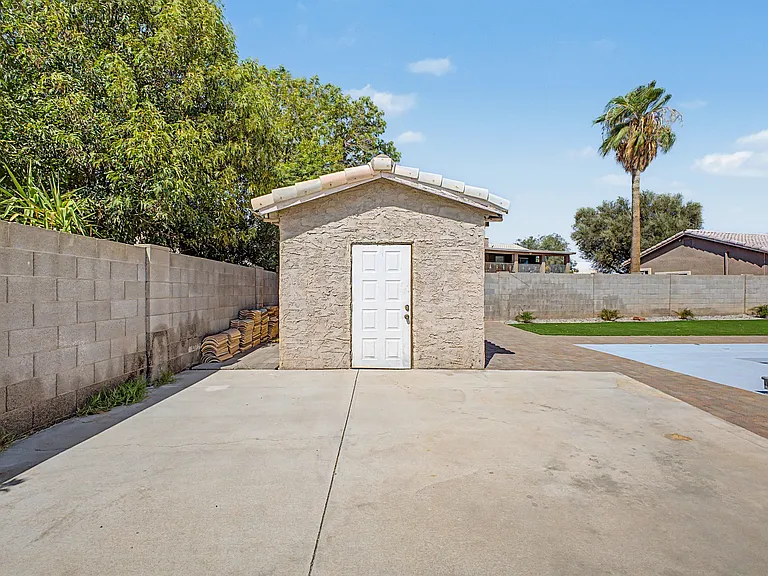 8544 W Holly St — Photo 42