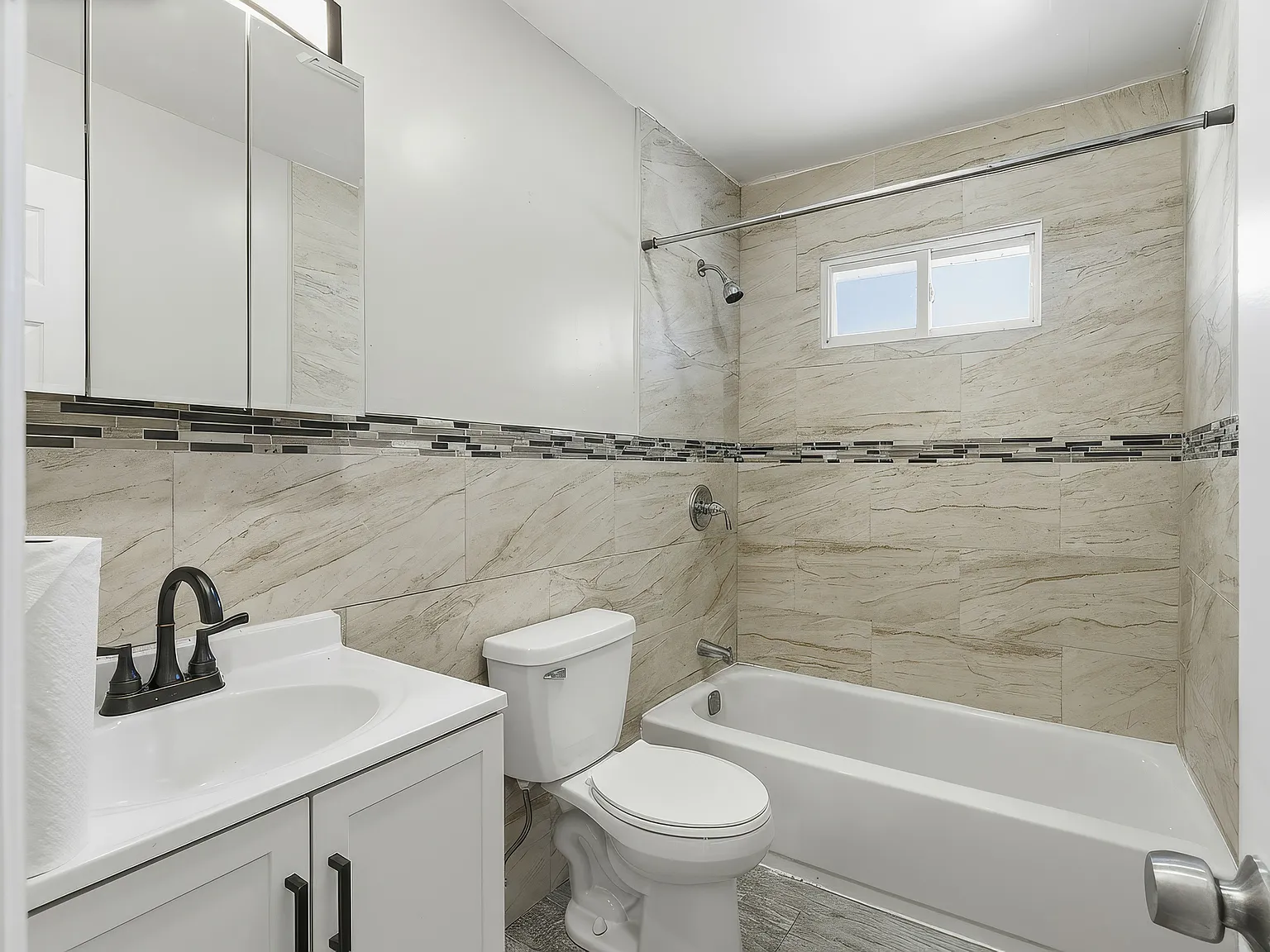 3 bed, 876 sqft, $2,750 — Photo 3