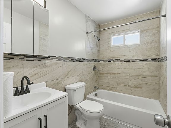 3rd image of 16 Surfside Blvd