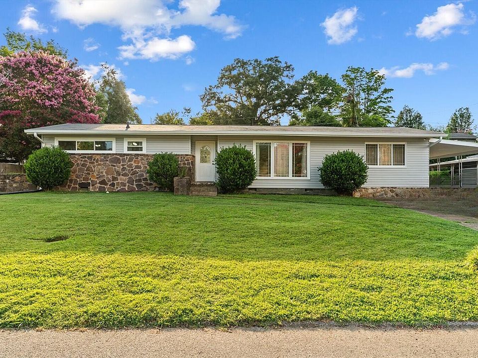 1st image of 821 Belvoir Ter