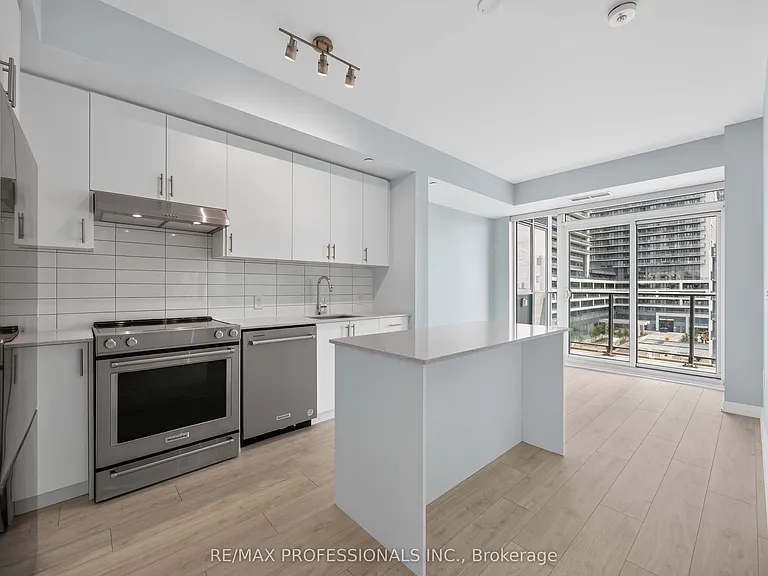 9000 Jane St #522 — Photo 11