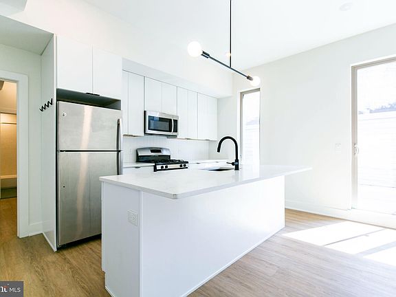 5th image of 630 Federal St #203