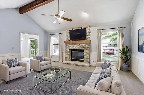 3 bed, 1372 sqft, $2,450 — Photo 3