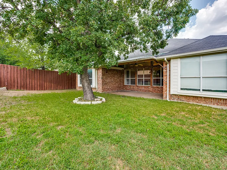 4849 Gloucester Dr — Photo 25