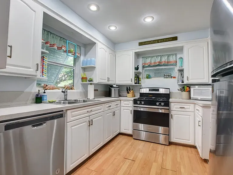 129 Cleveland St — Photo 3