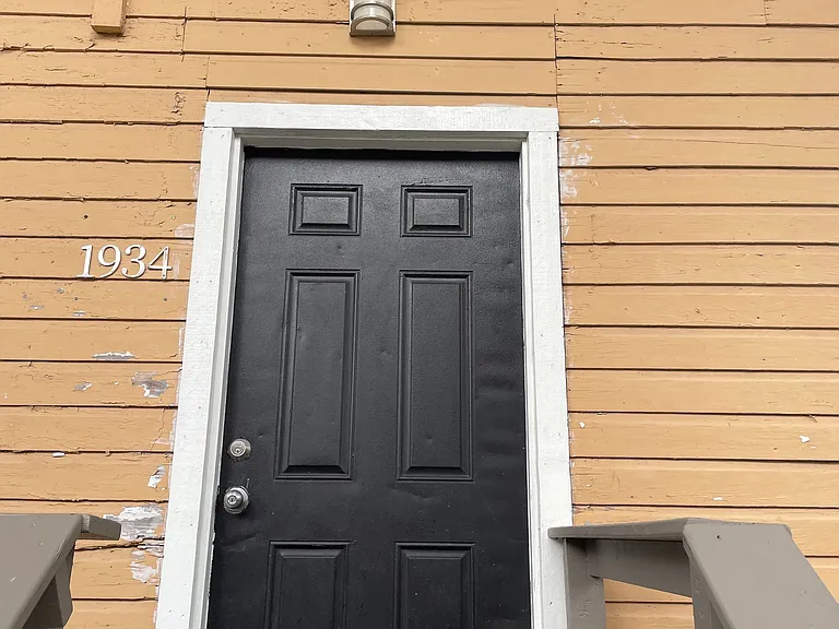1934 Hubbard St — Photo 13
