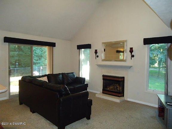 2nd image of 1152 N Robinhood Dr