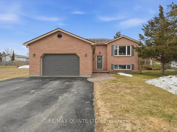 4 Harbourview Cres, Prince Edward County, ON K0K 3L0
