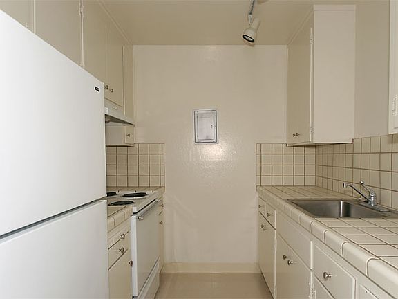 3rd image of 330 Curtner Ave APT 5
