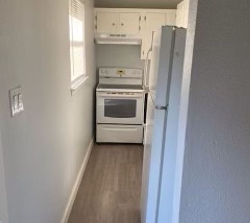 1st image of 203 Maler Rd #1