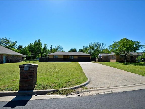 3rd image of 1217 N Carol Ln