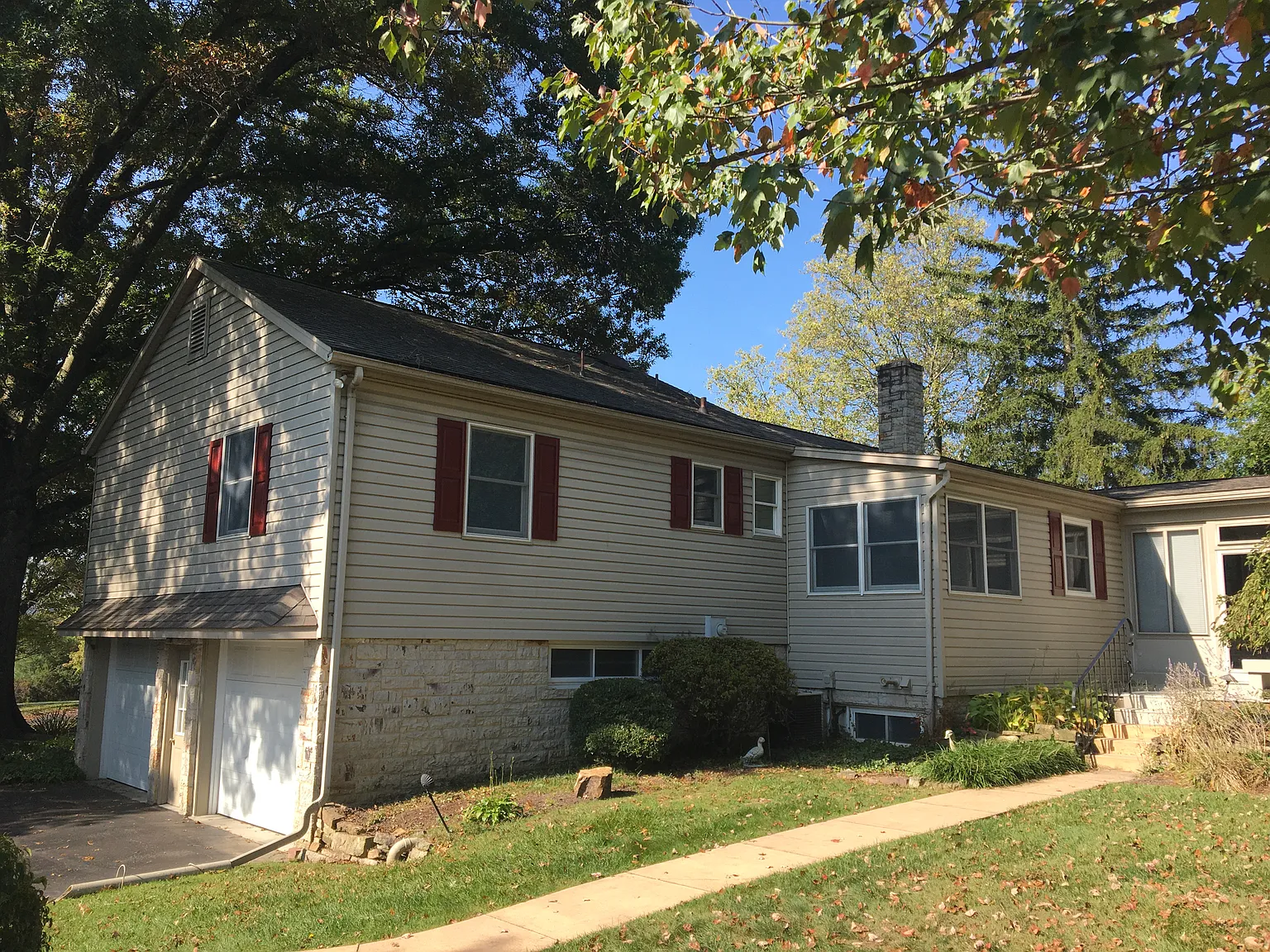 3 bed, 9999 sqft, $2,500 — Photo 2