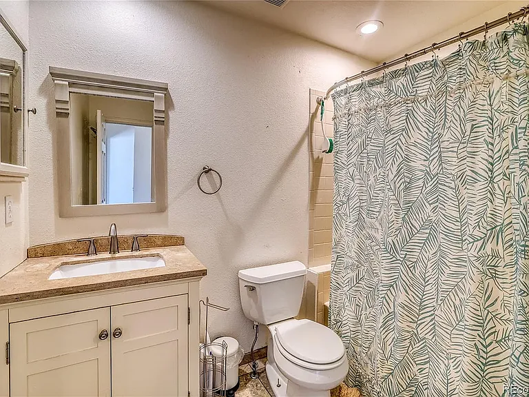7684 S Cove Cir — Photo 16