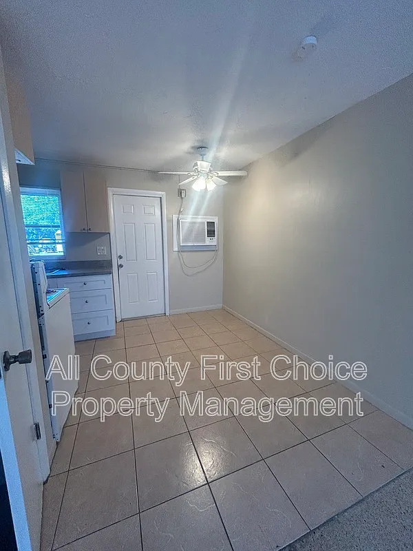 Building Photo - 1530 Carmel Ave #2