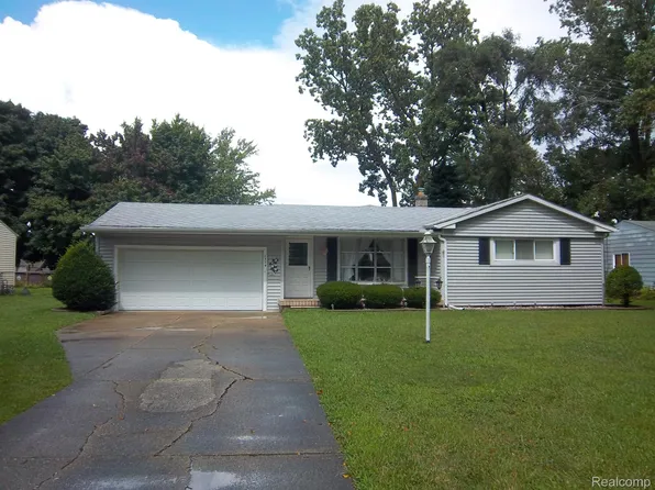 2329 Ross St, Grand Blanc, MI 48439
