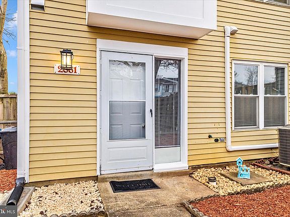 2nd image of 2861 Shepperton Ter