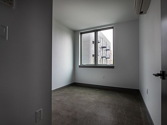 4th image of 410 Tompkins Ave #8E