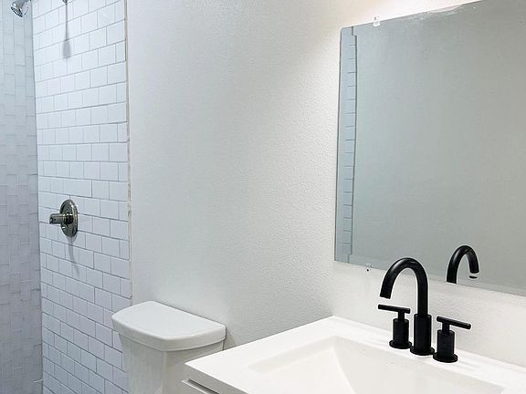 4th image of 825 Holden St APT 1