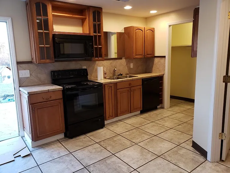Airview Dr — Photo 14