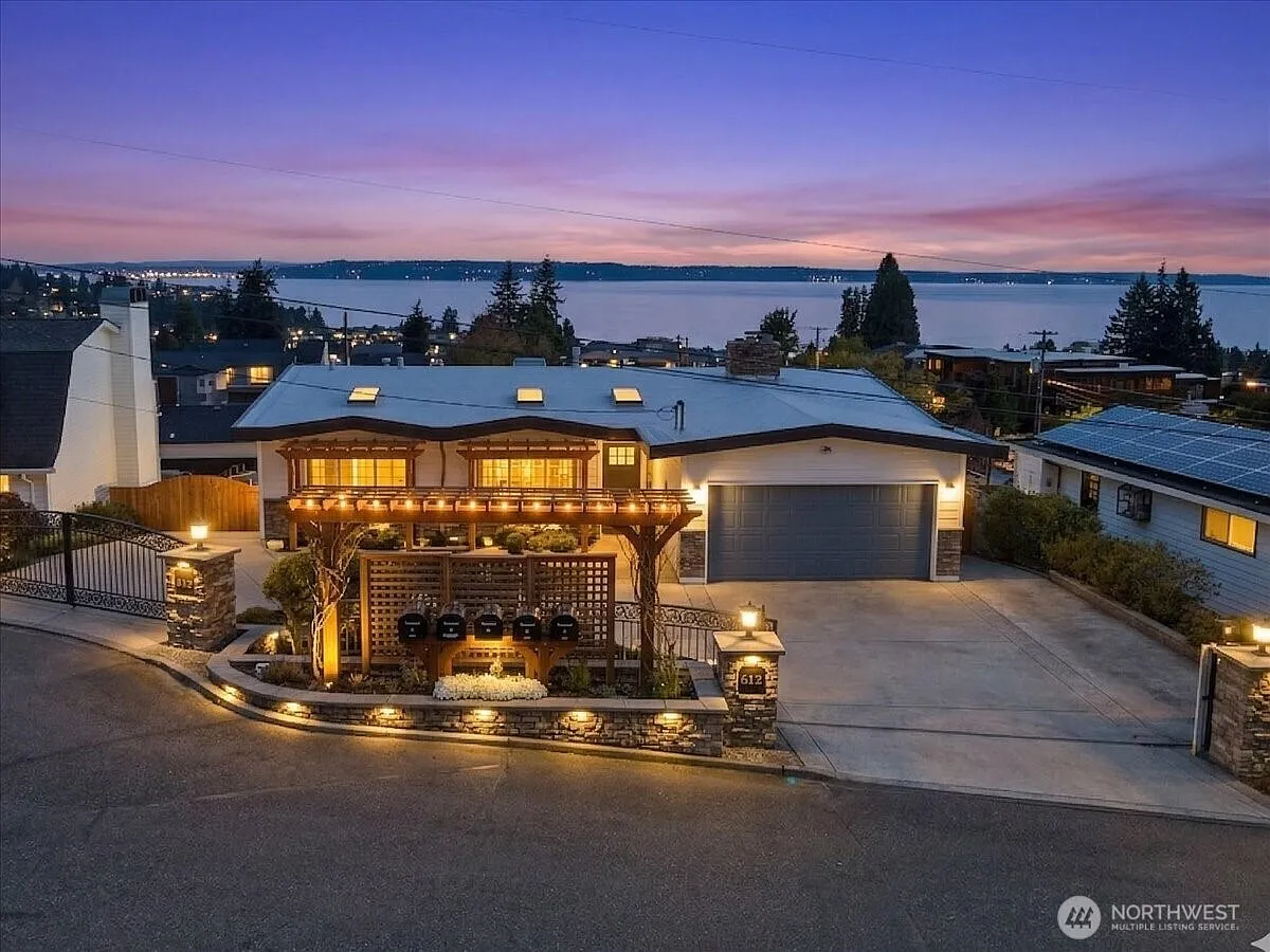 612 View Place photo 1