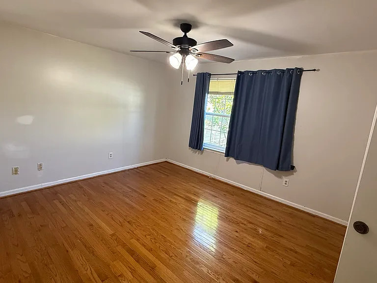 235 Village Green Ln — Photo 29