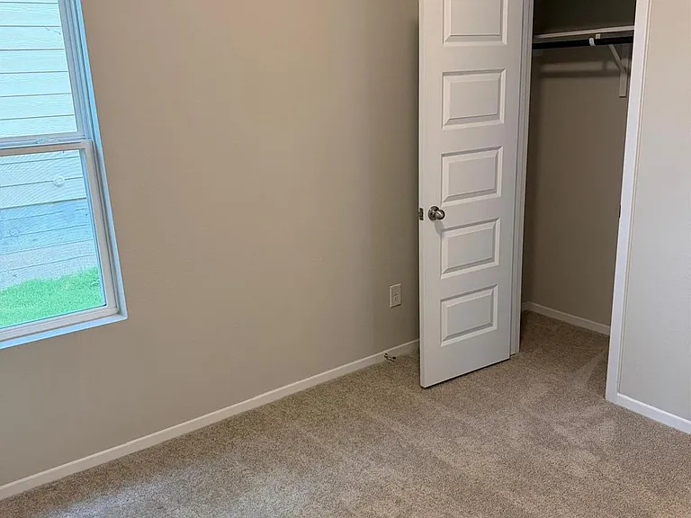 2615 Deren Ln — Photo 10