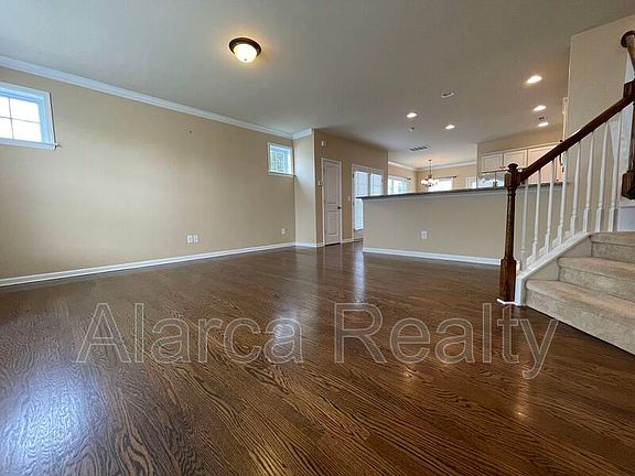 2nd image of 2300 Blueberry St