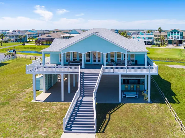 3244 Gulf Castle Dr, Crystal Beach, TX 77650