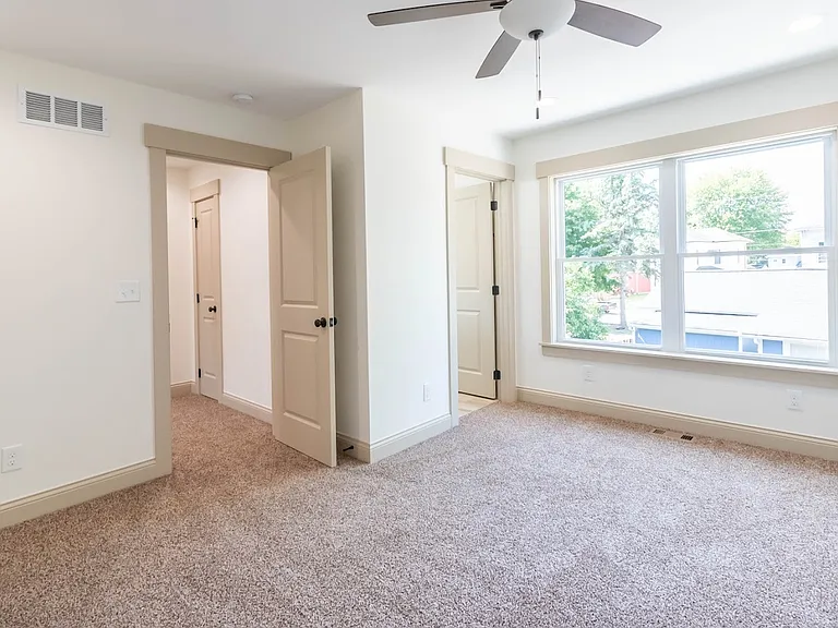261 Gay St #B — Photo 15