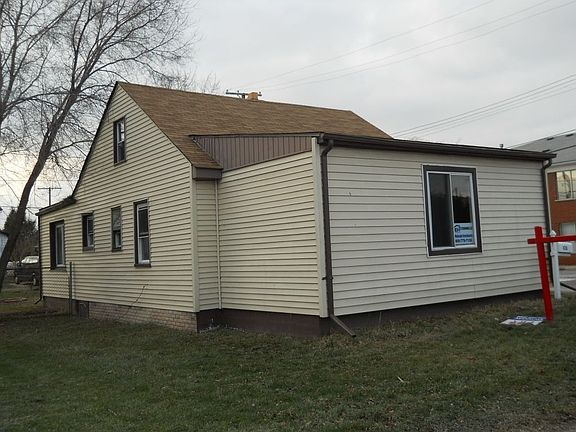 2nd image of 828 4th St