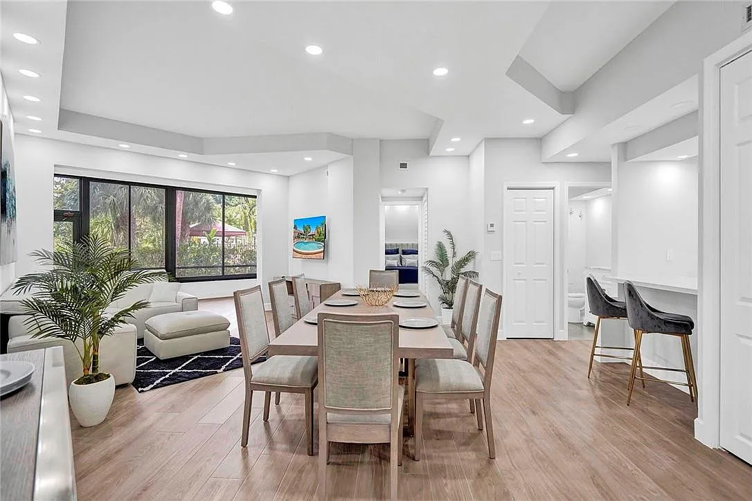 3 bed, 3.0 bath, 1710 sqft, $4,000 — Photo 3