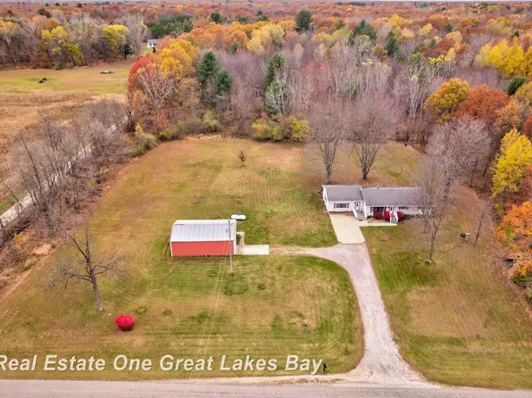 10210 S Brennan Rd, Brant, MI 48614