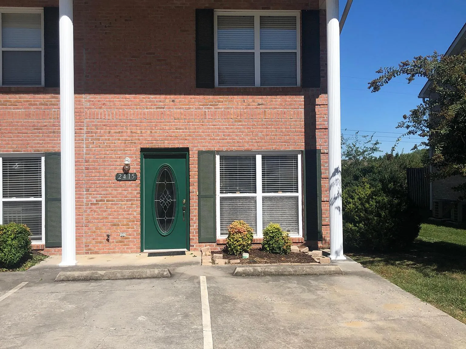 2 bed, 2.5 bath, 1296 sqft, $1,900 — Photo 1