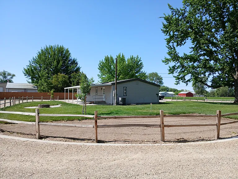 Ada Rd — Photo 16