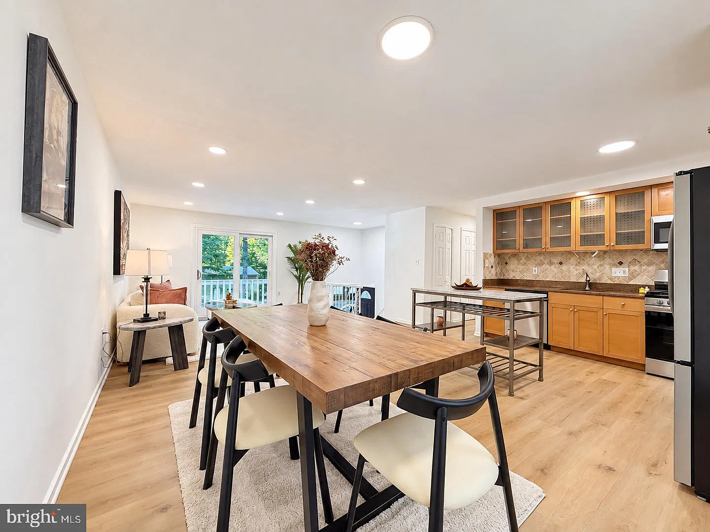 5 bed, 2.0 bath, 1976 sqft, $4,200 — Photo 4