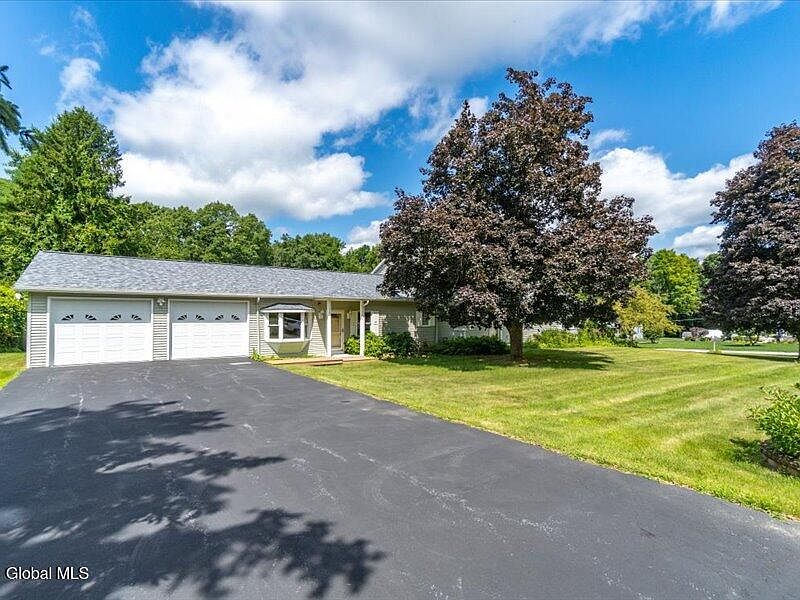4th image of 126 Wood Dale Drive