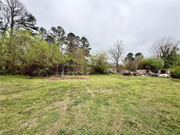 2219 Bradley St, Greensboro, NC 27406