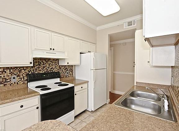 3rd image of 7950 Preserve Cir APT 813
