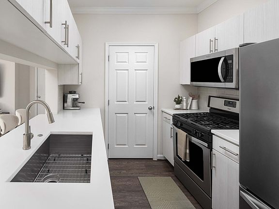 3rd image of 43805 Stoney Brook Sq #403