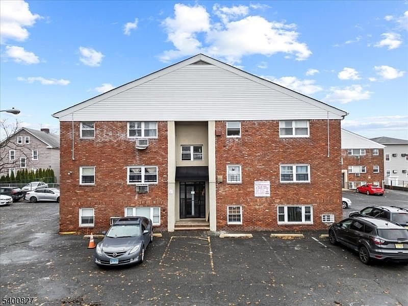 1st image of 816-826 W Grand St #3E