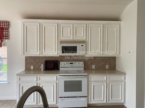 4th image of 110 Smokey Lake Ln