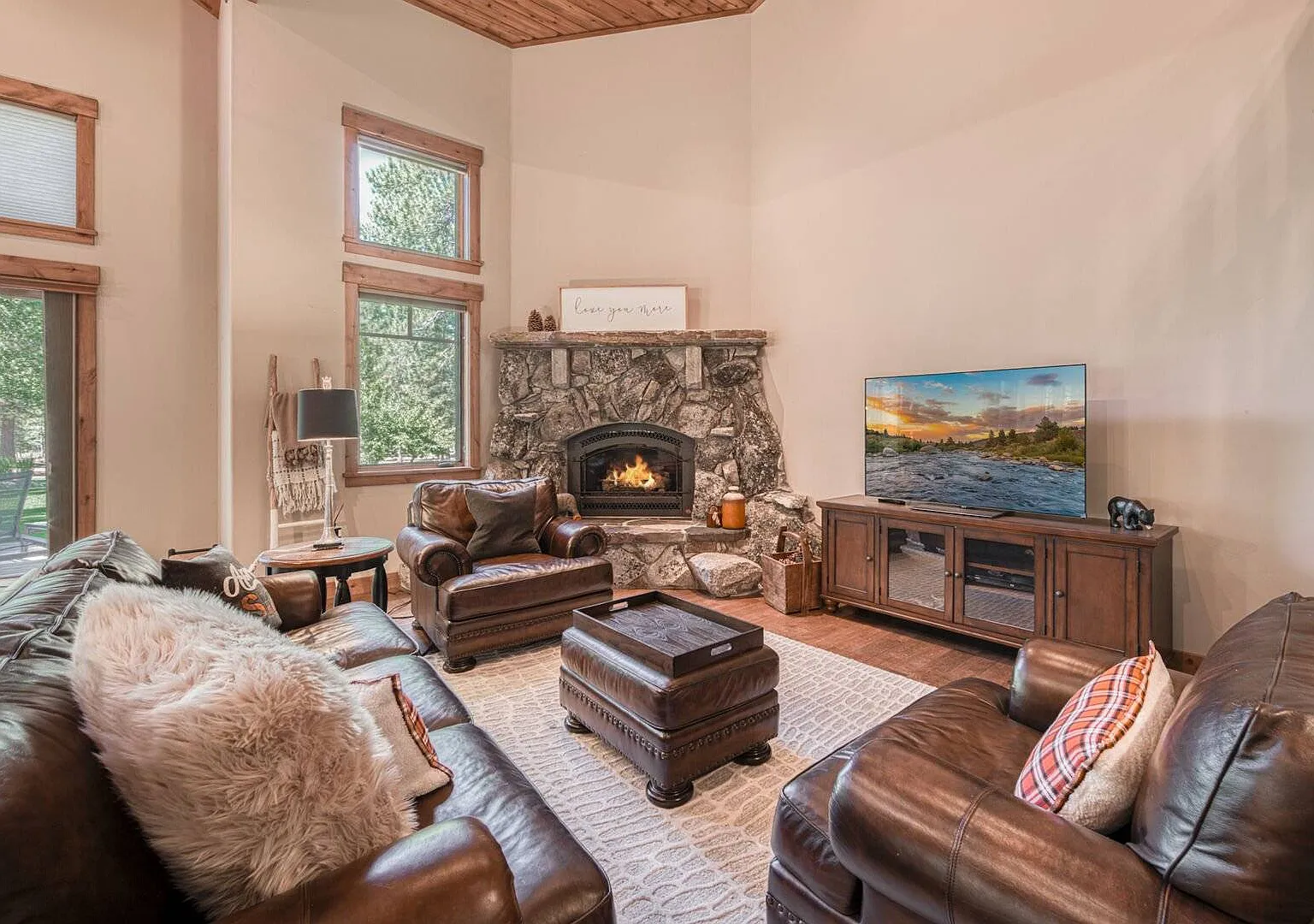 4 bed, 3387 sqft, $7,500 — Photo 3