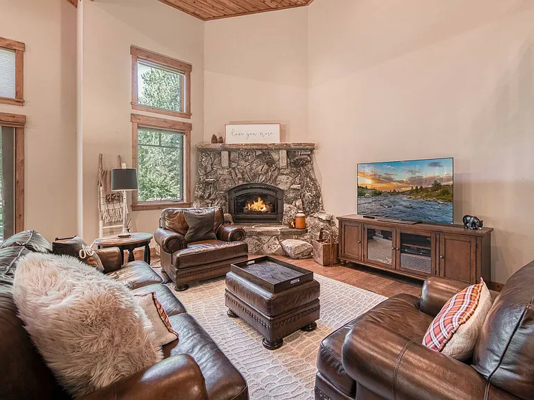 11570 Stillwater Ct — Photo 3