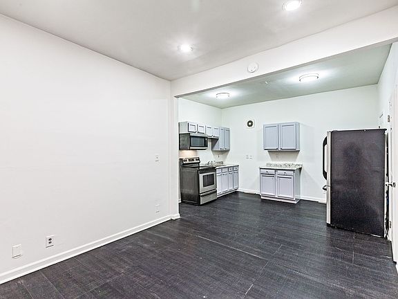 5th image of 823 N Jackson St APT 1